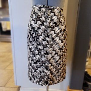 Geometric pattern skirt